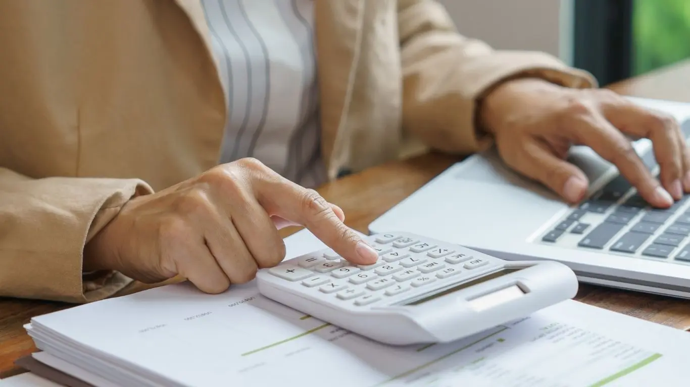 cost for hire English Speaking Lawyer Bangkok